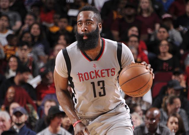 湖人迎来三连胜升至西区第四 距离第二仅差0.5个胜场NBA季中锦标赛半决赛，湖人以133-89狂胜鹈鹕，杀进决赛将对阵步行者。